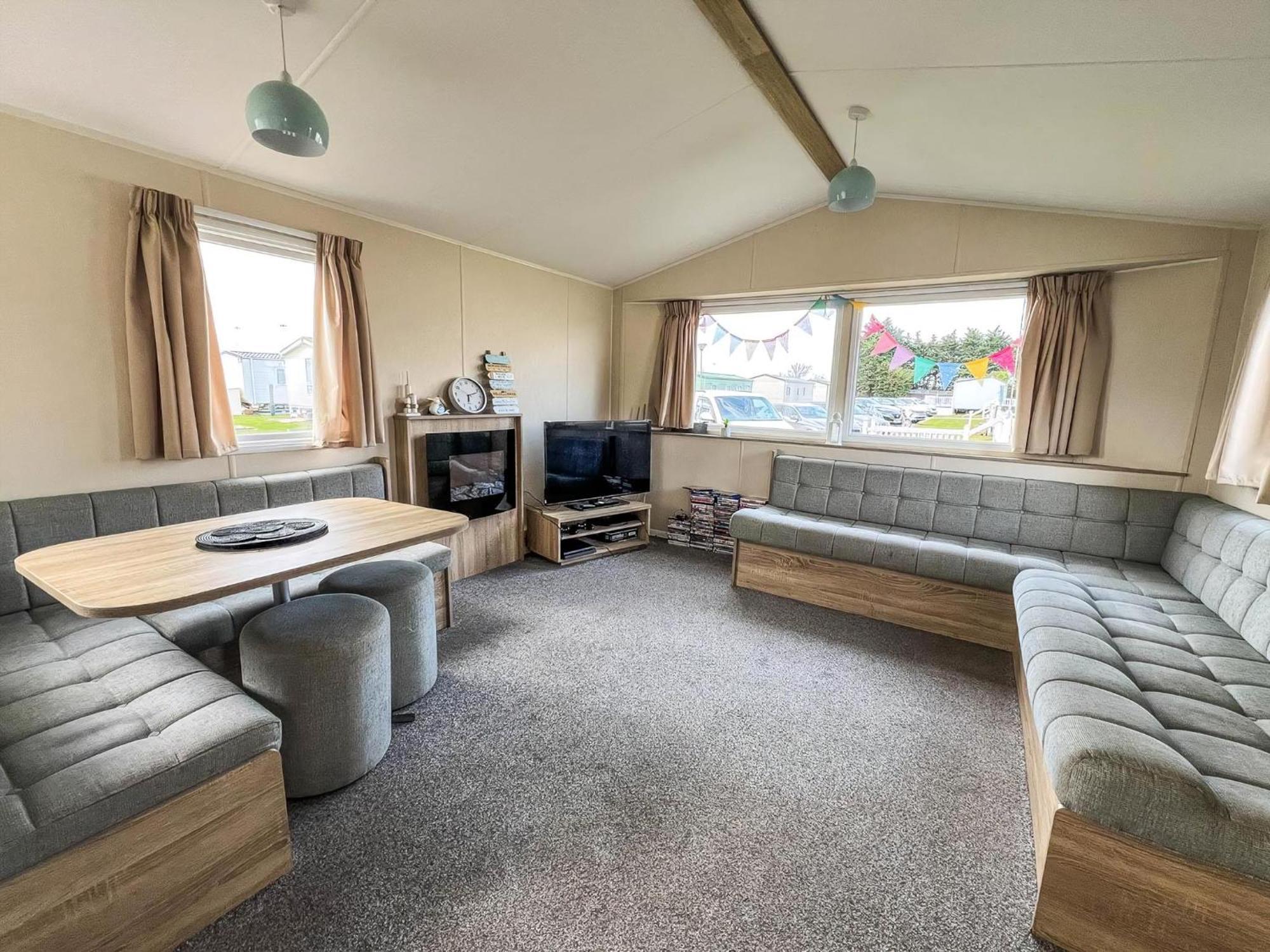 Modern 6 Berth Caravan With Wifi At St Osyth Beach In Essex Ref 28051Fv クラクトン・オン・シー エクステリア 写真