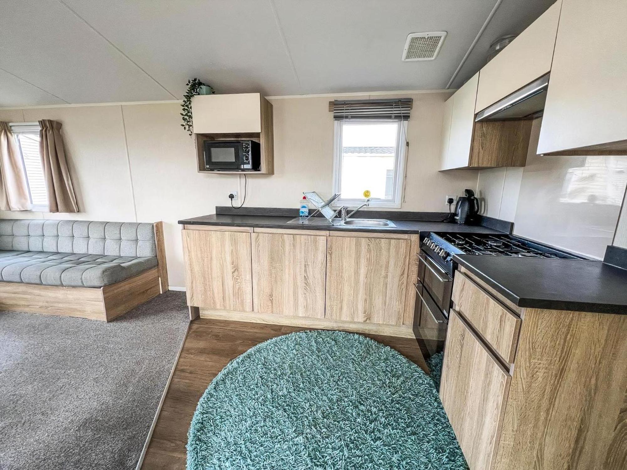Modern 6 Berth Caravan With Wifi At St Osyth Beach In Essex Ref 28051Fv クラクトン・オン・シー エクステリア 写真
